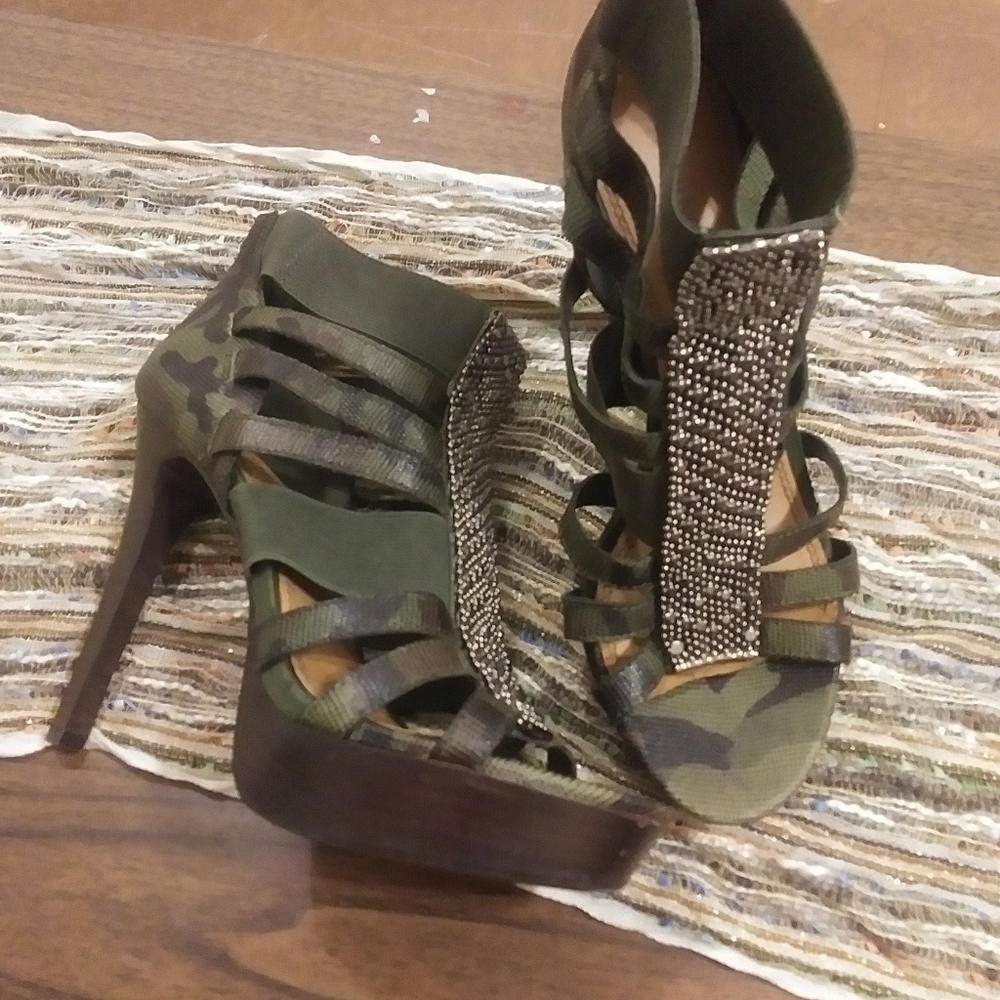Stilettos - Picture 2 of 4